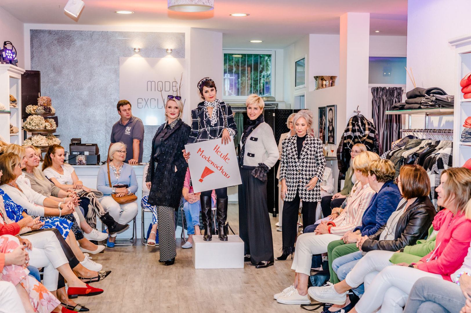 Modenschau Herbst 2023 / 2024 – Bild 10